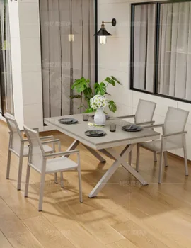 Уличные пластиковые деревянные столы и стулья, водонепроницаемый внутренний дворик, сочетание отдыха, простая открытая терраса, сад с длинным столом