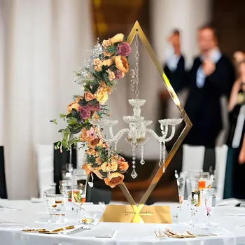 4шт 6шт 10 шт Свадебный Золотой Металлический стол с высокими бриллиантами в центре С подсвечником для свадебного фона, декора сцены в виде арки