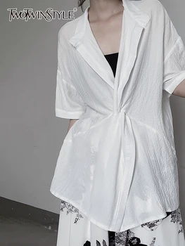 TWOTWINSTYLE Однотонная темпераментная рубашка для женщин с V образным вырезом и коротким рукавом в стиле пэчворк Минималистичная Повседневная блузка в женском модном стиле