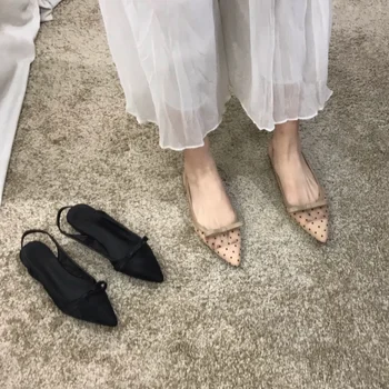 Французские женские босоножки с острым носком, летние сетчатые сандалии на плоской подошве в горошек, повседневная удобная женская обувь с закрытым носком на низком каблуке