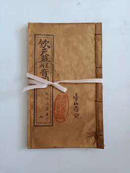 Древняя рукопись Императорской Академии Туи Бэй Ту, переплетенная нитями