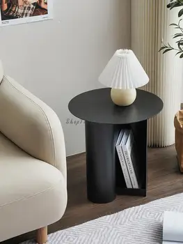Датский дизайн, Кованый диван в скандинавском стиле, Несколько маленьких круглых столиков, Уголки из кованого железа, Несколько прикроватных тумбочек